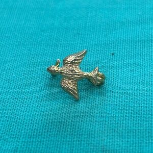 🕊️💛 Tiny Gold Tone Sparrow Pin